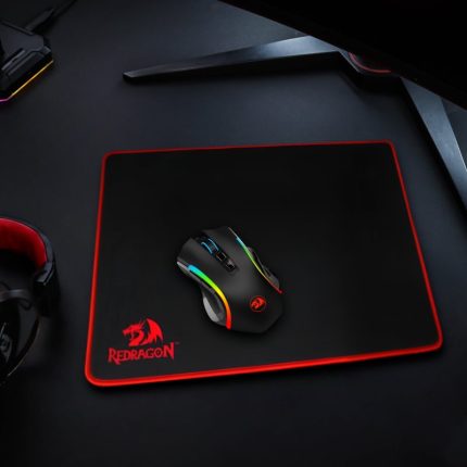 Surface: made of silk-processed cloth to ensure that mouse moves very smoothly